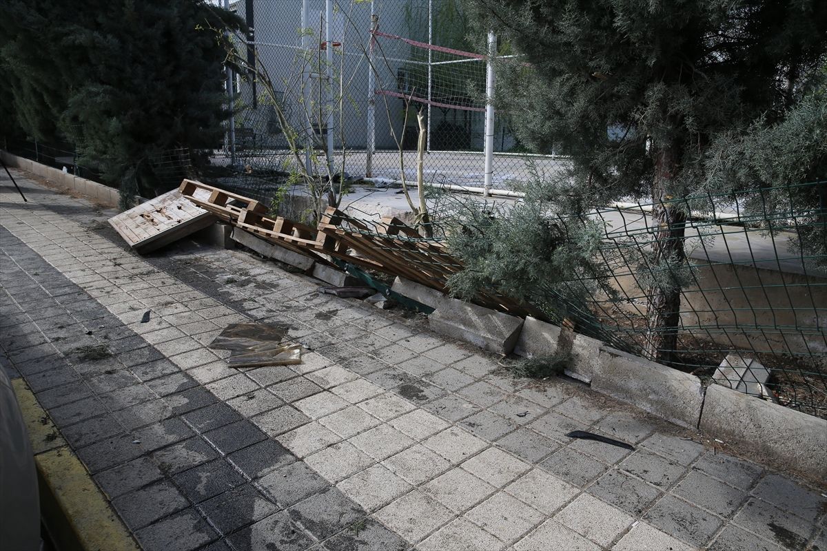 Diyarbakır\'da Öğrencilere Otomobil Çarptı