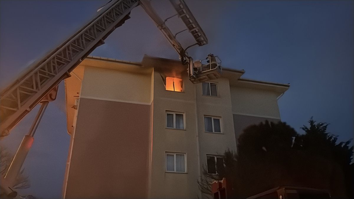 Edirne\'de Apartman Yangını