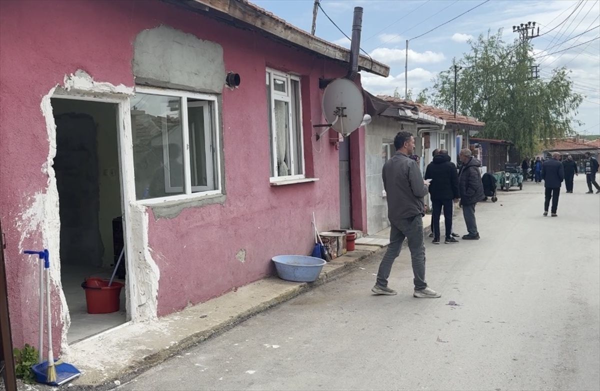 Edirne\'de Bıçaklı Kavga: Kadın Gözaltında