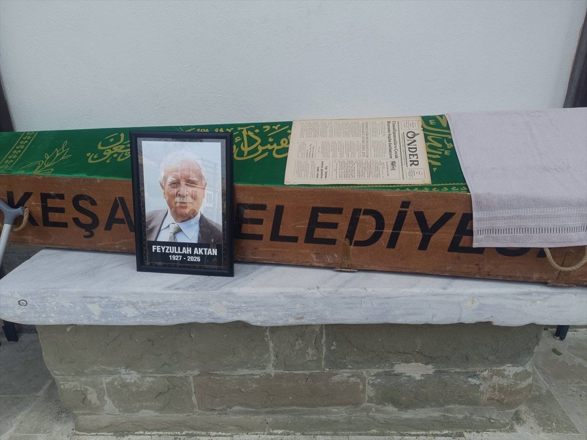 Gazeteci Feyzullah Aktan\'ın Cenazesi Toprağa Verildi