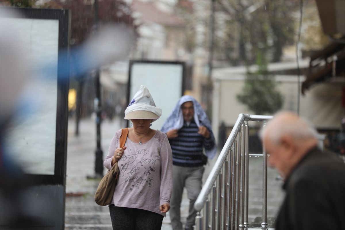 Edirne\'de Sağanak Yağış Hayatı Olumsuz Etkiledi