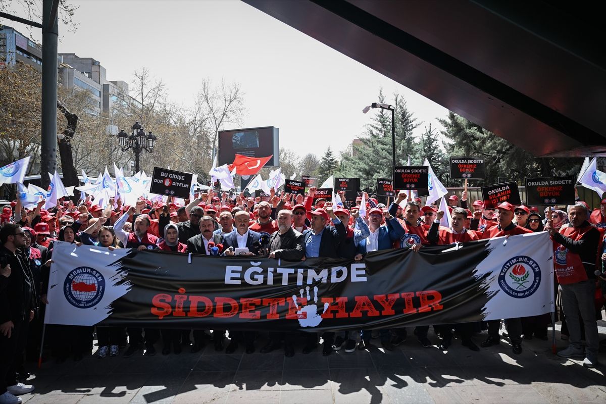 Şanlıurfa\'da Eğitimde Şiddete Hayır Protestosu