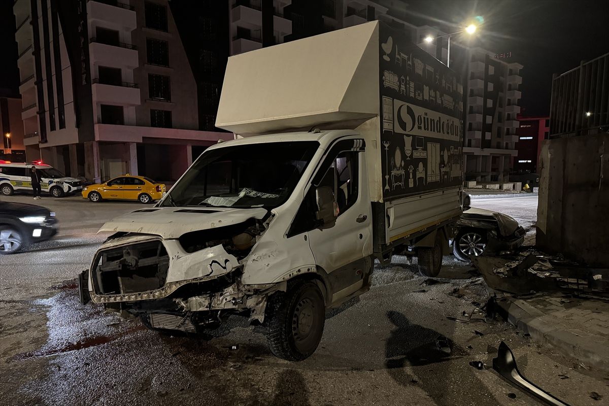 Elazığ\'da Trafik Kazası: 5 Yaralı