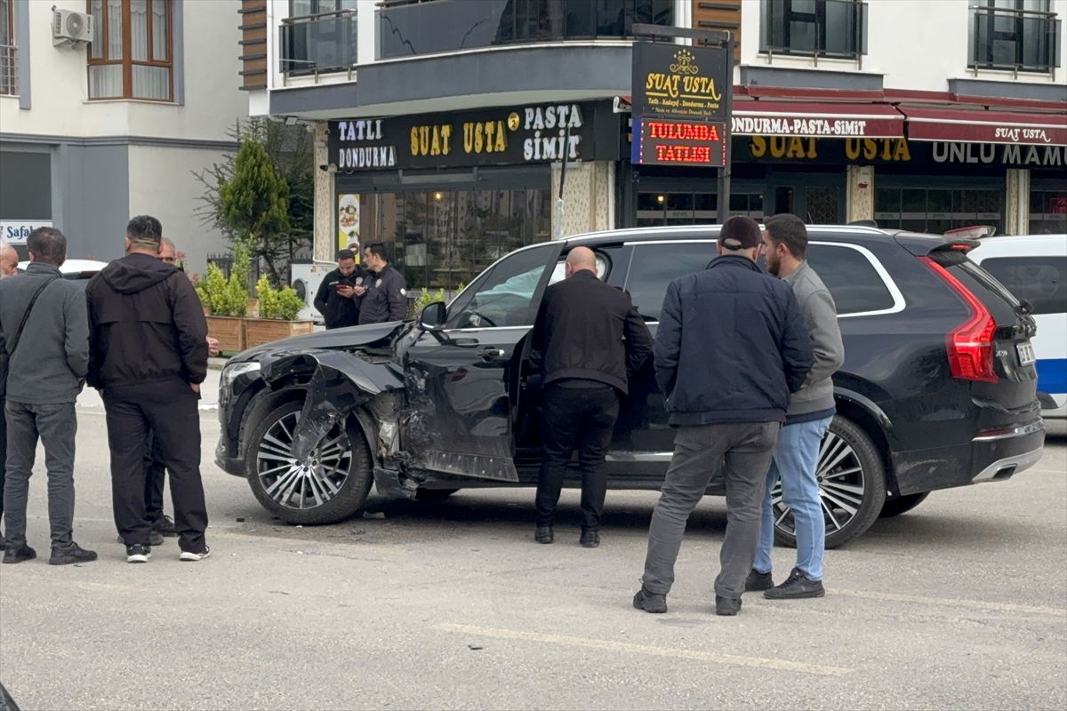 Elazığ\'da Trafik Kazası: 4 Yaralı