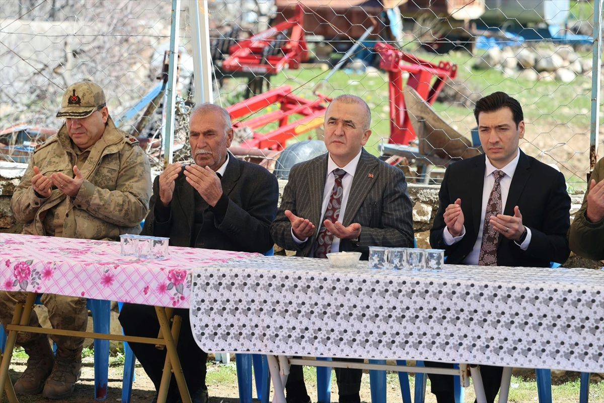 Elazığ Valisi Hatipoğlu şehit polisin ailesine taziye ziyaretinde bulundu