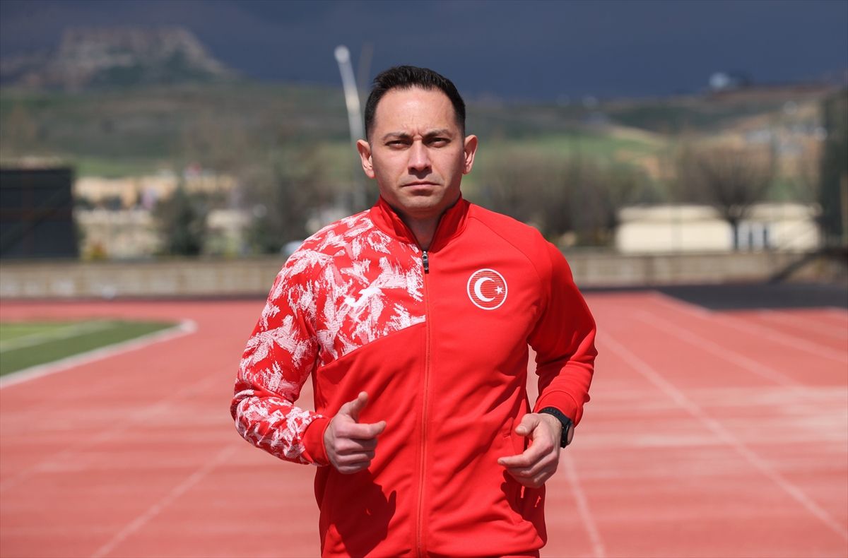 Emniyetin çevik atleti milli formayla madalyalar kazanıyor