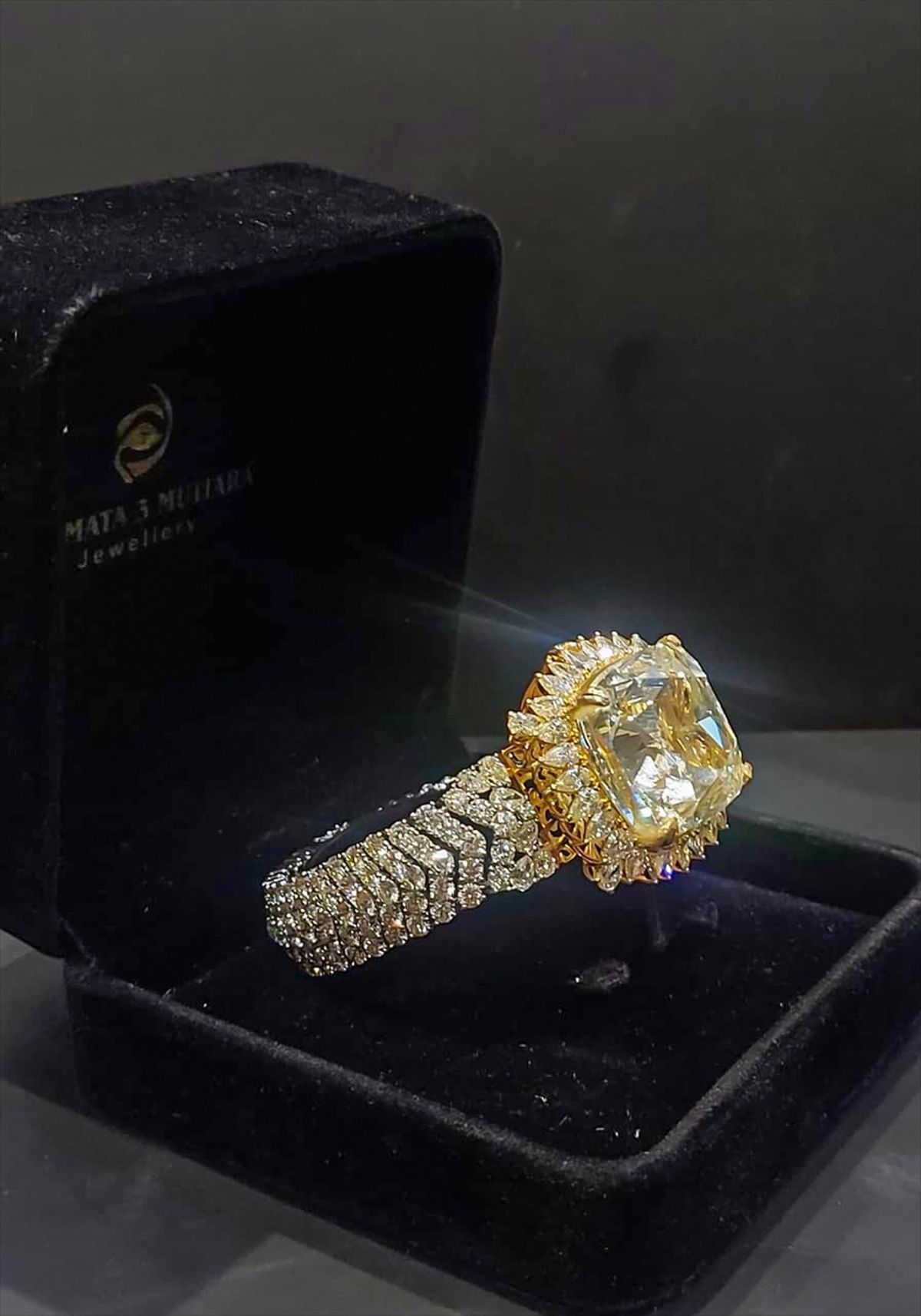 Kapalıçarşı\'da Kaçak Pırlanta Operasyonu