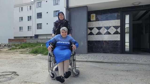 77 Yaşındaki Anne, Engelli Kızını 50 Yıldır Yanlız Bırakmıyor