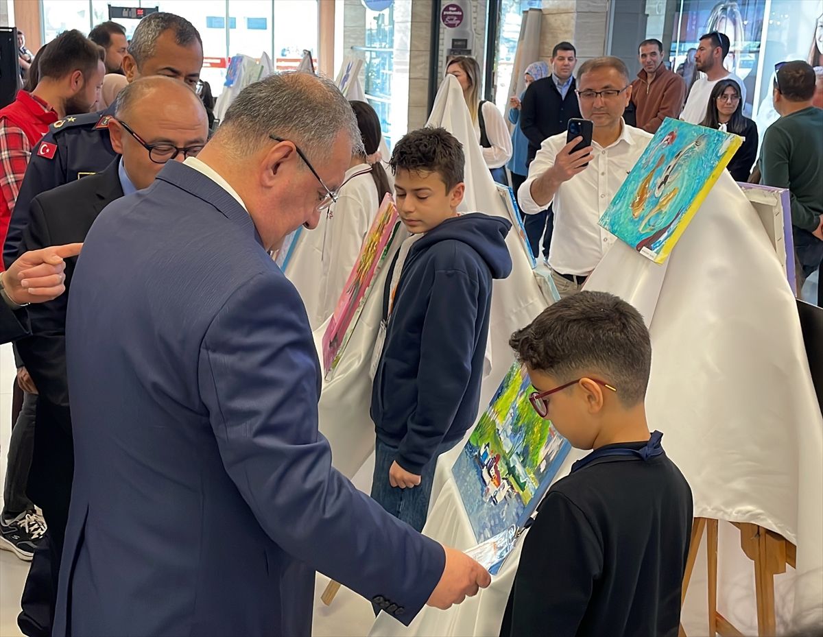 Erdemli\'de 23 Nisan Sergisi Açıldı