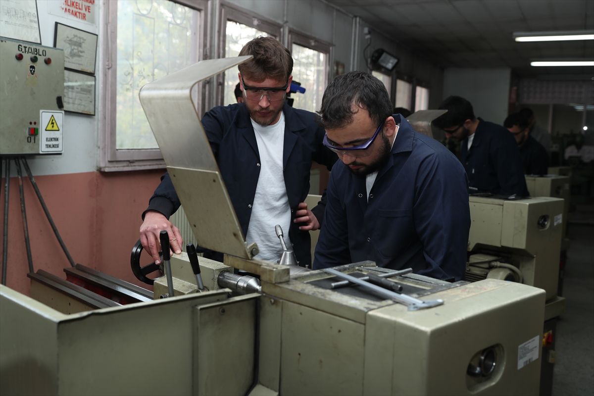 Erzincan\'da Nitelikli İş Gücü Yetiştiriliyor