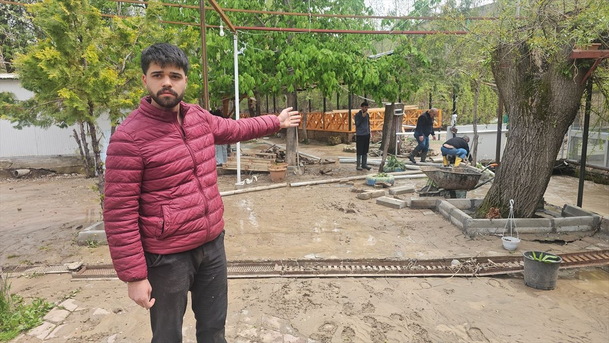Erzincan\'da Restoranlar Taşkınla Sular Altında Kaldı