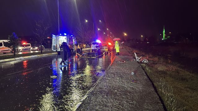 Erzincan’da Bisiklet Sürücüsü Hayatını Kaybetti