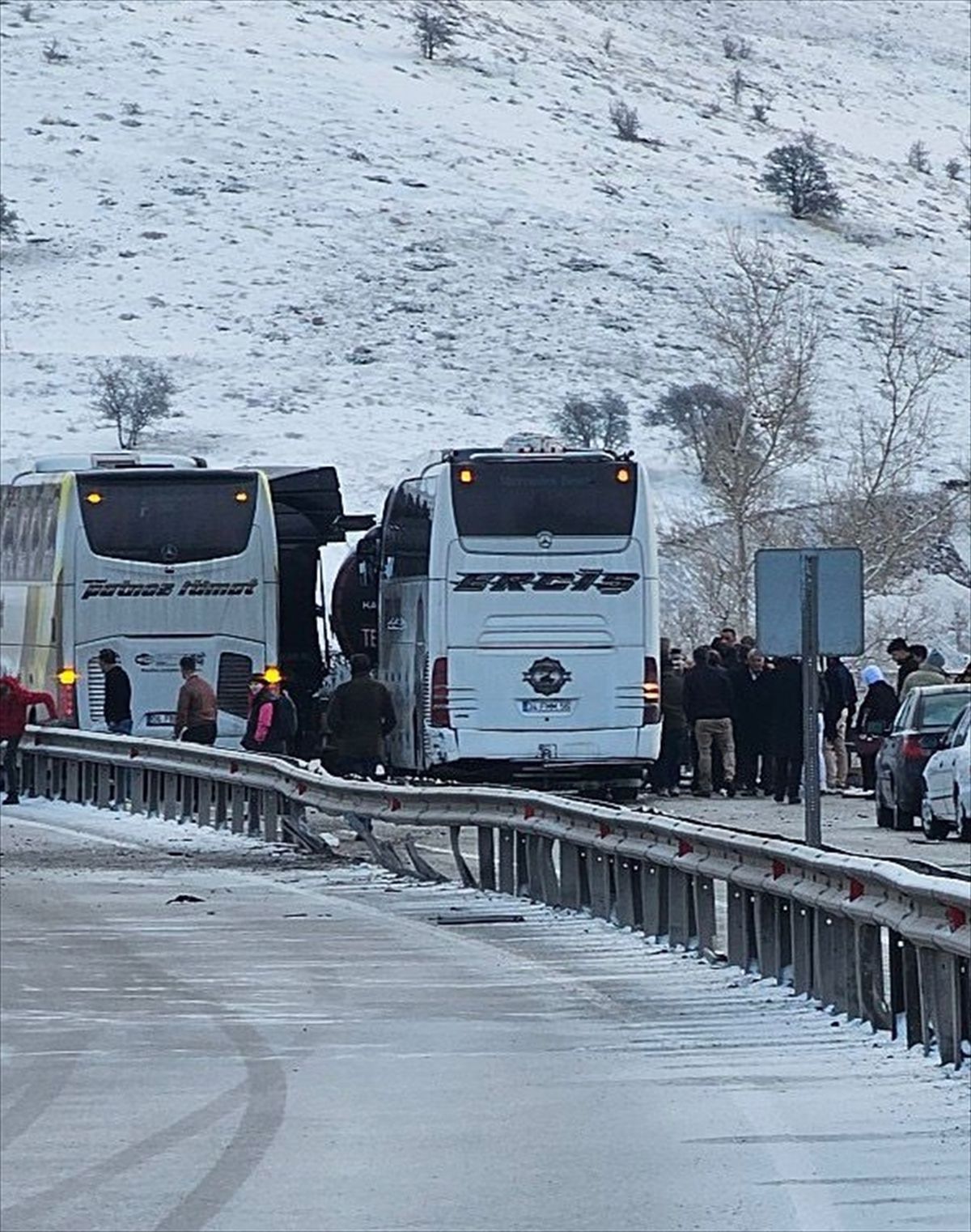 Aşkale\'de Zincirleme Trafik Kazası: 5 Yaralı