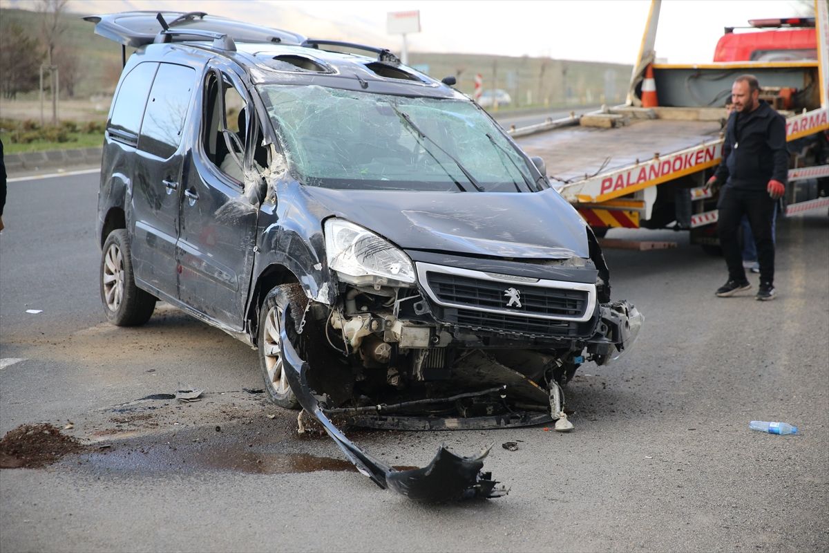 Erzurum\'da Trafik Kazası: 4 Yaralı