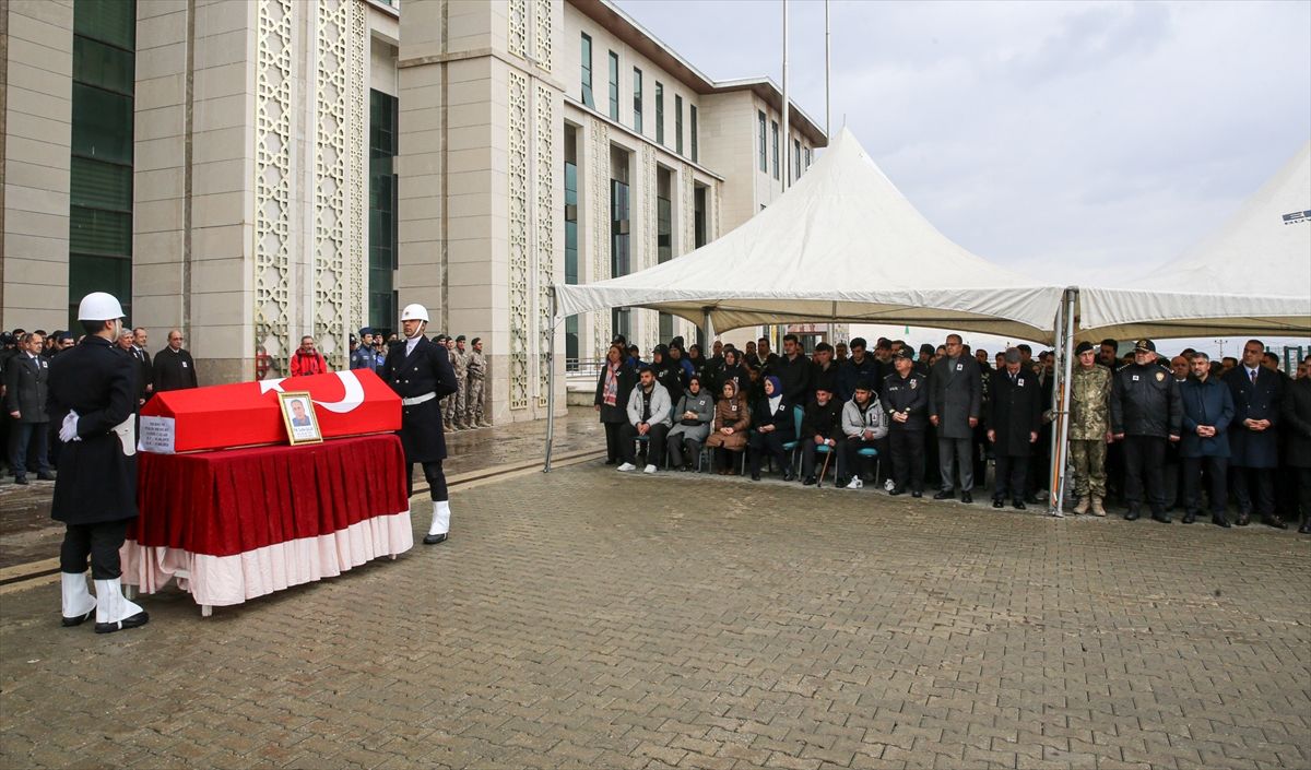 Erzurum\'da Polis Memuru İçin Tören