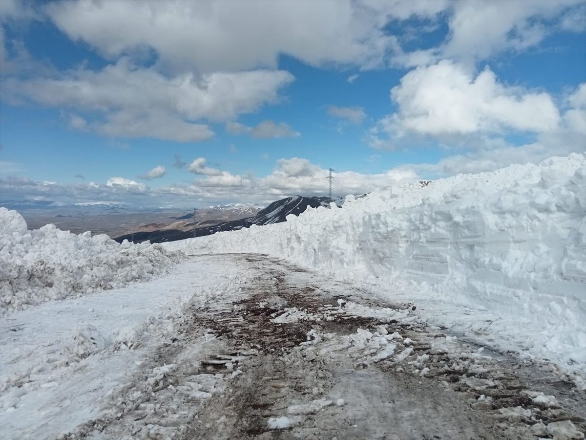 Erzurum\'da Karla Mücadele Devam Ediyor
