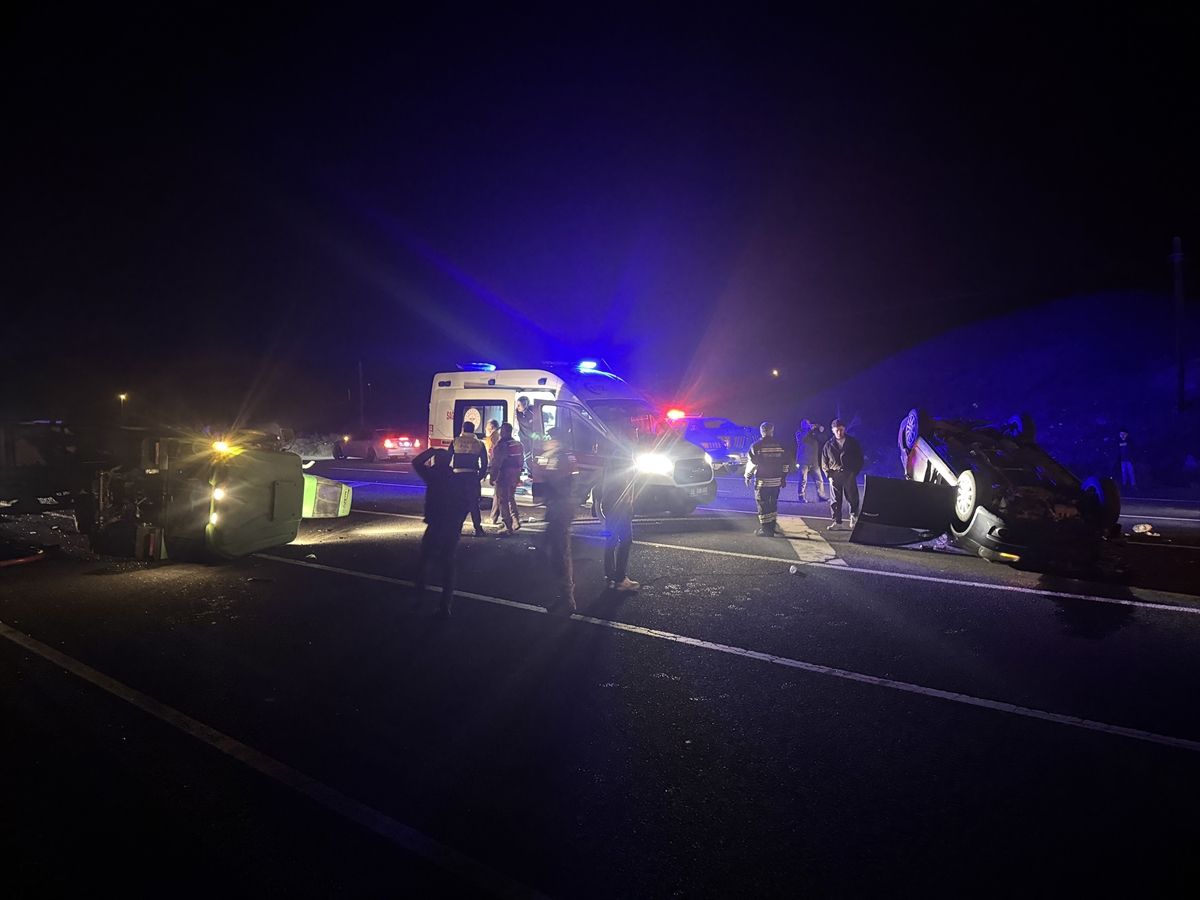 Erzurum\'da Otomobil-Traktör Kazası: 3 Yaralı