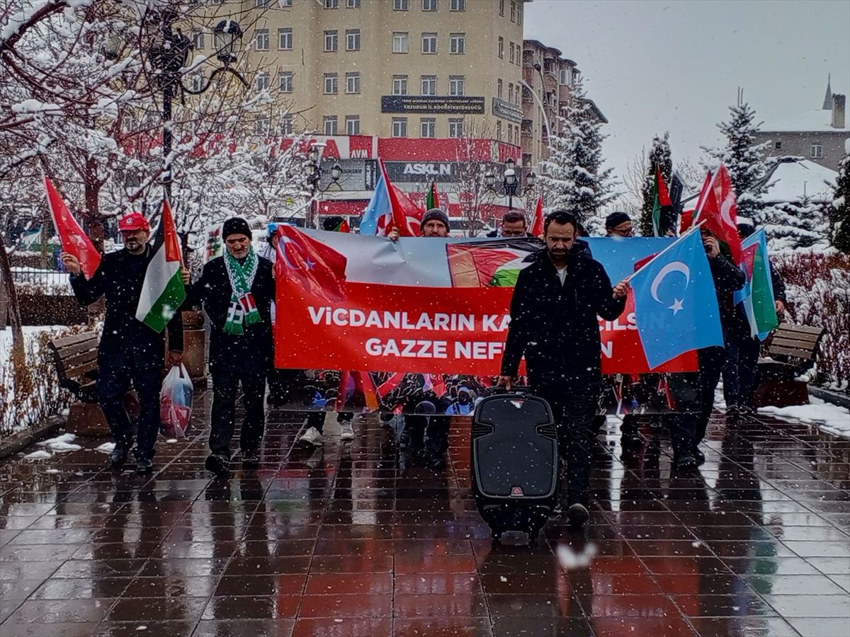 Erzurum\'da Sağlık Çalışanları Gazze İçin Yürüdü