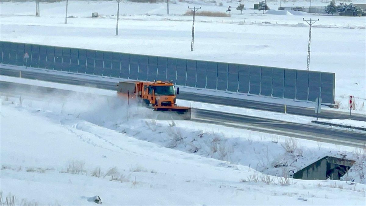 Doğu\'da Soğuk ve Kar Etkili Oldu