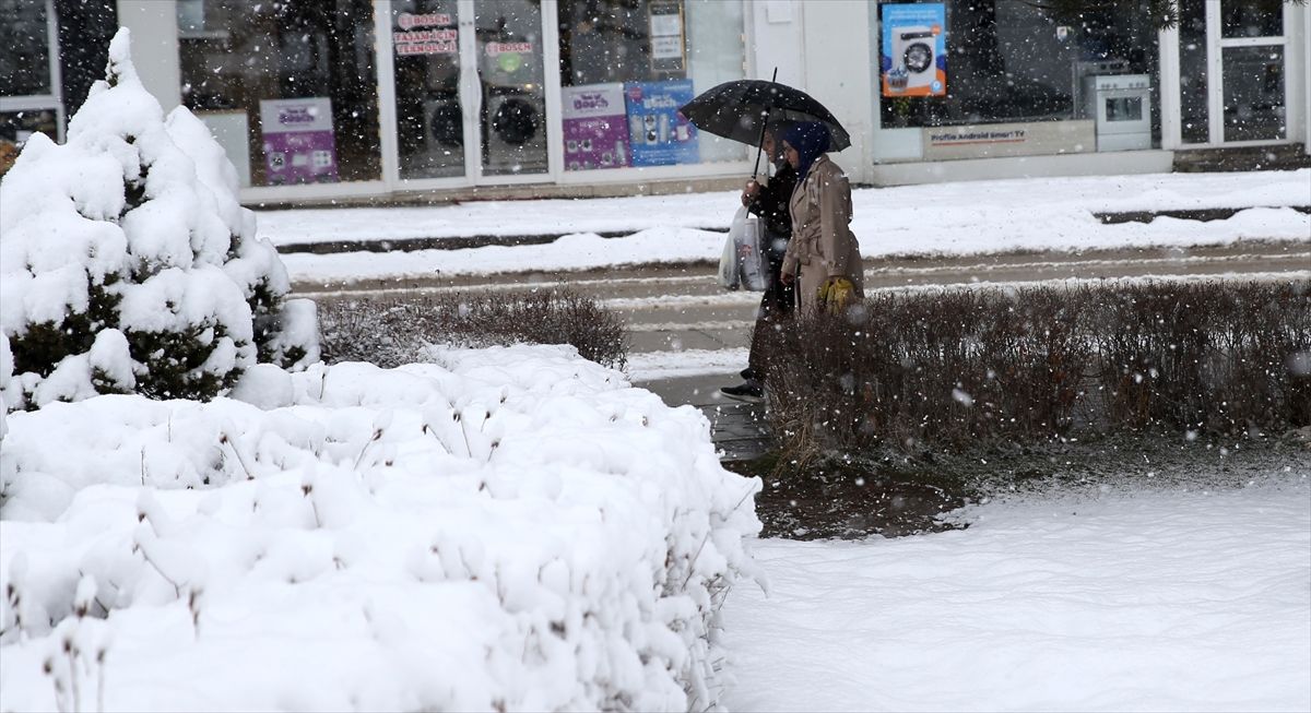 Doğu Anadolu\'da İlkbahar Kar Yağışı