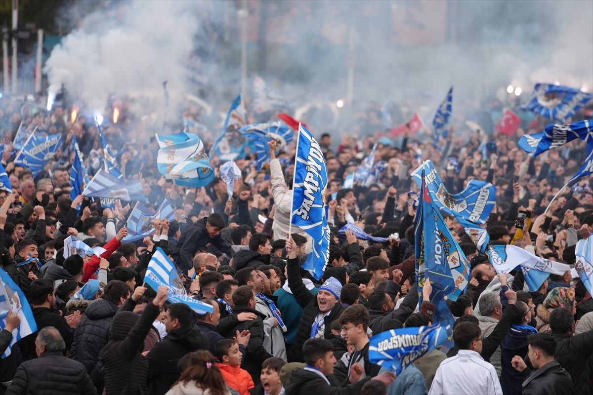 Erzurumspor FK Süper Lig\'e Yükseldi