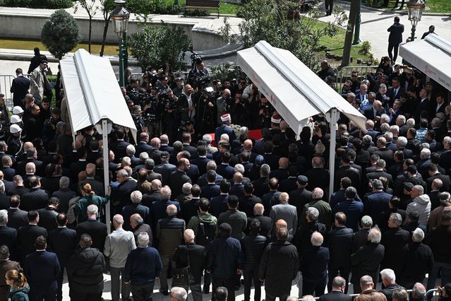 Cenazesi düzenlenen Hüsamettin Cindoruk son yolculuğuna uğurlandı