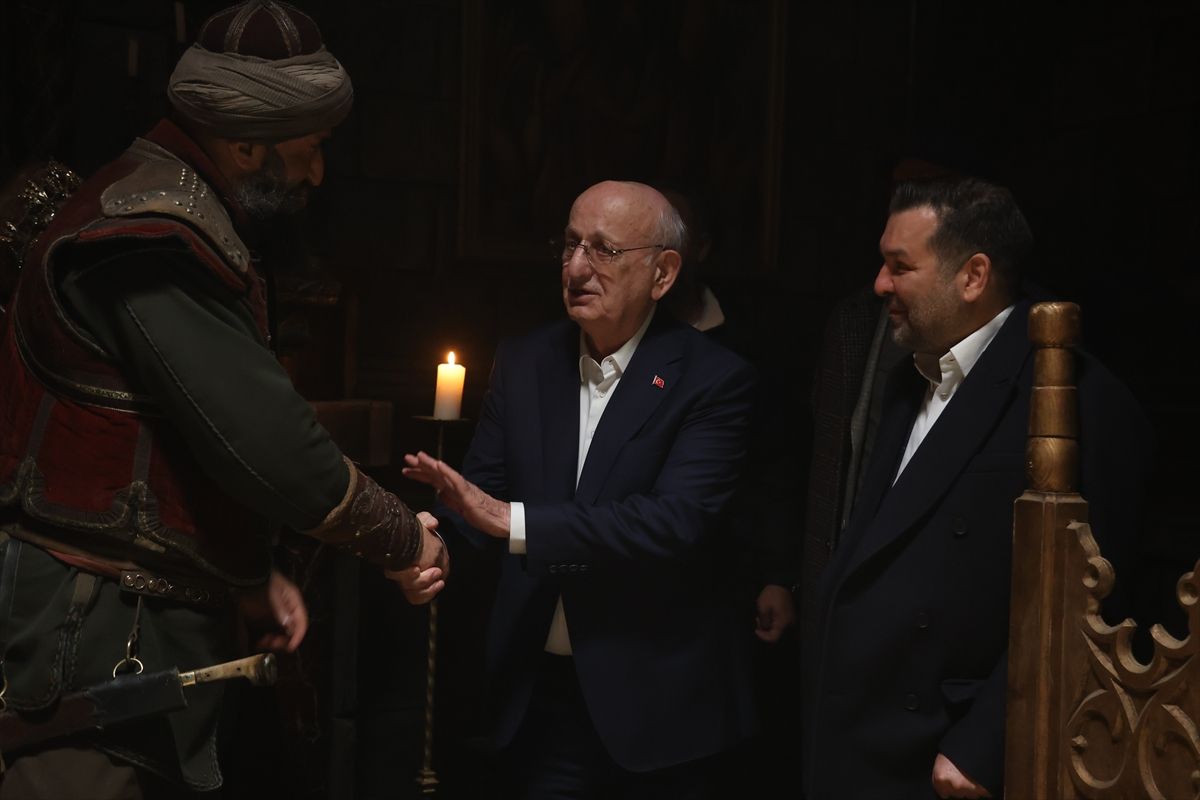 İsmail Kahraman\'dan \'Asırlık Gece\' Dizi Performansı