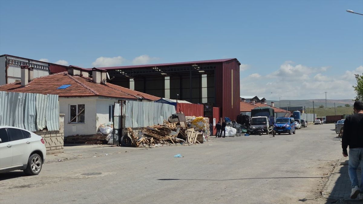 Geri Dönüşüm Tesisinde Kaza: İşçi Yaralandı