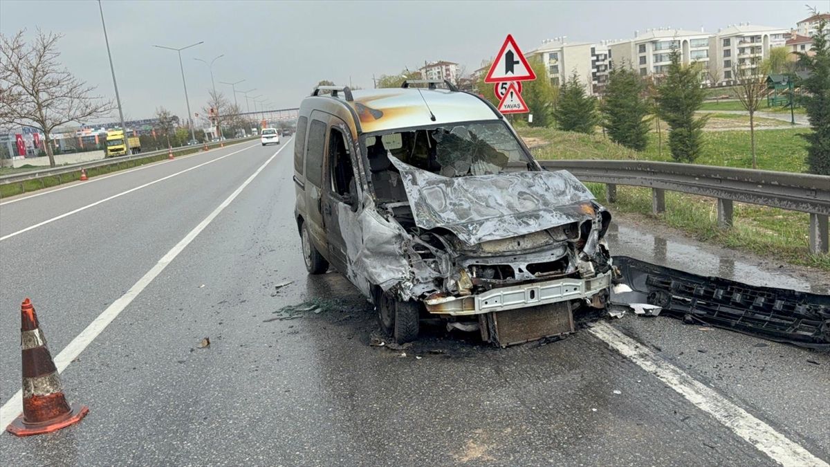 Eskişehir\'de Araç Yangını: Sürücü Hastalandı
