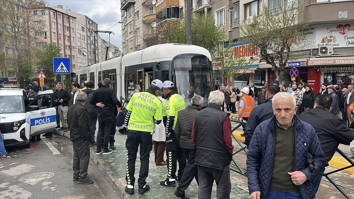 Eskişehir\'de Tramvayın Çarptığı Kadın Yaralandı