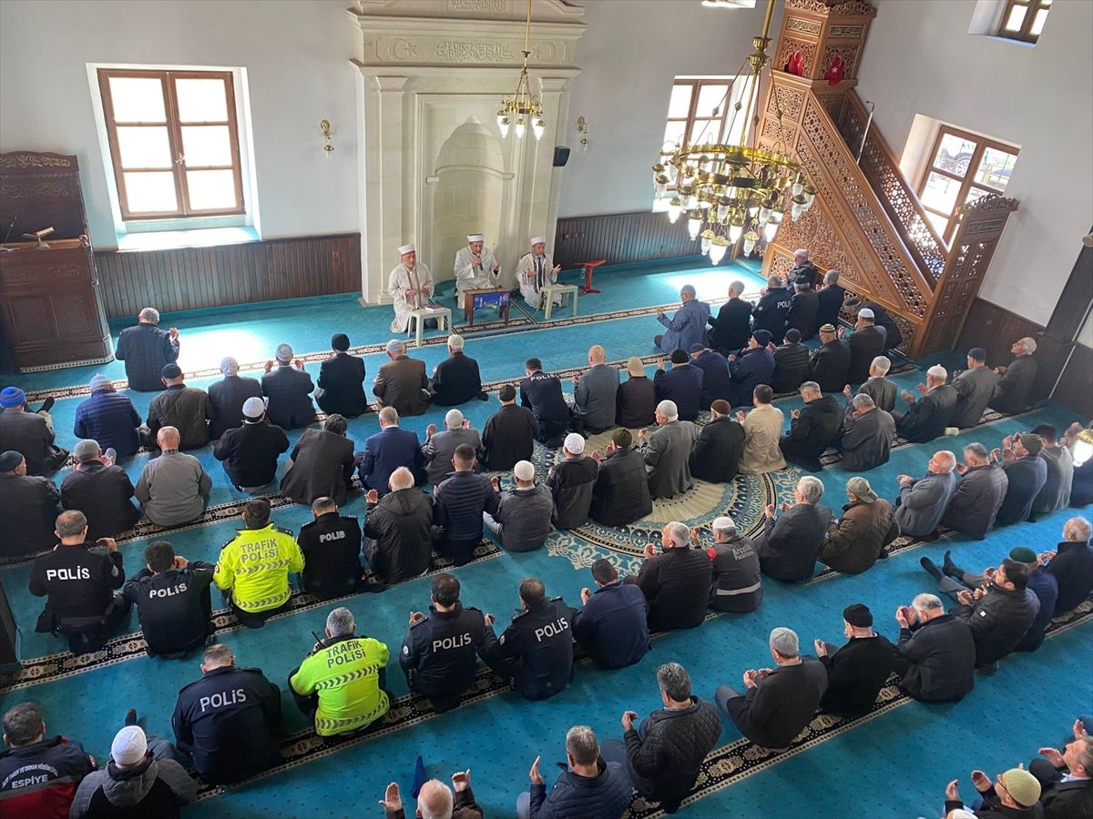 Eynesil ve Espiye\'de şehit polisler için mevlit okutuldu