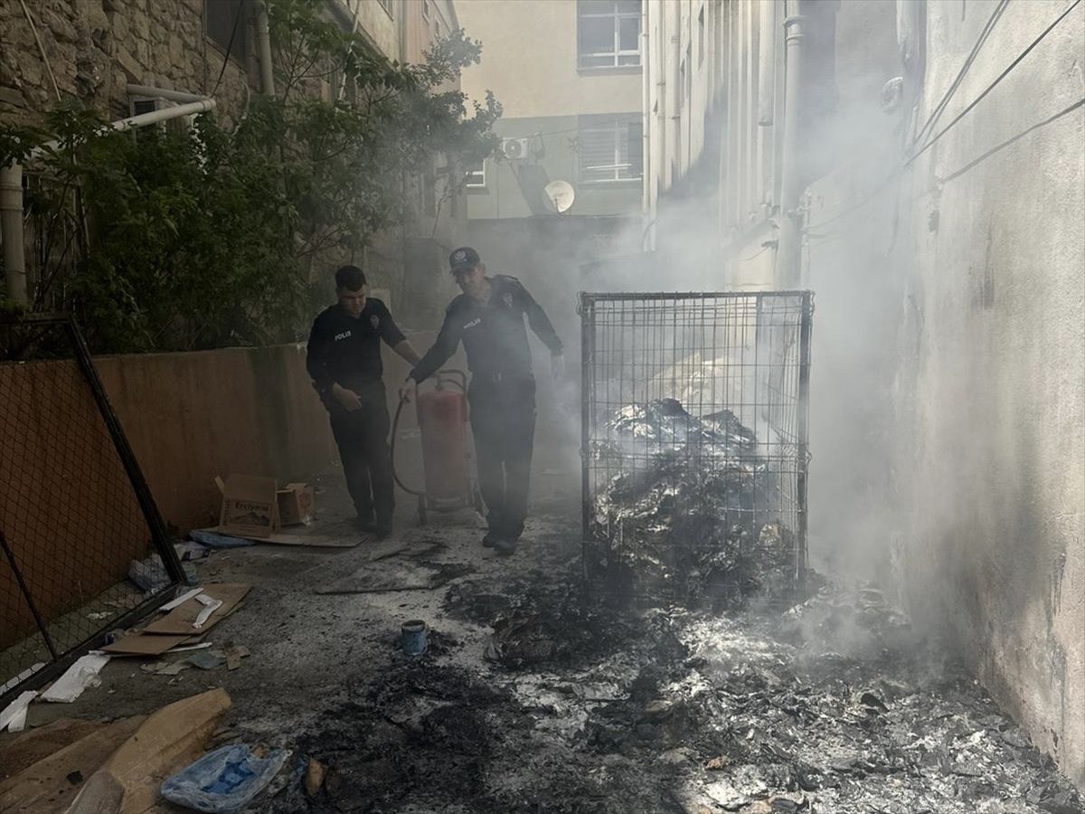 Feke\'de Atık Kağıt Yangını Kontrol Altına Alındı