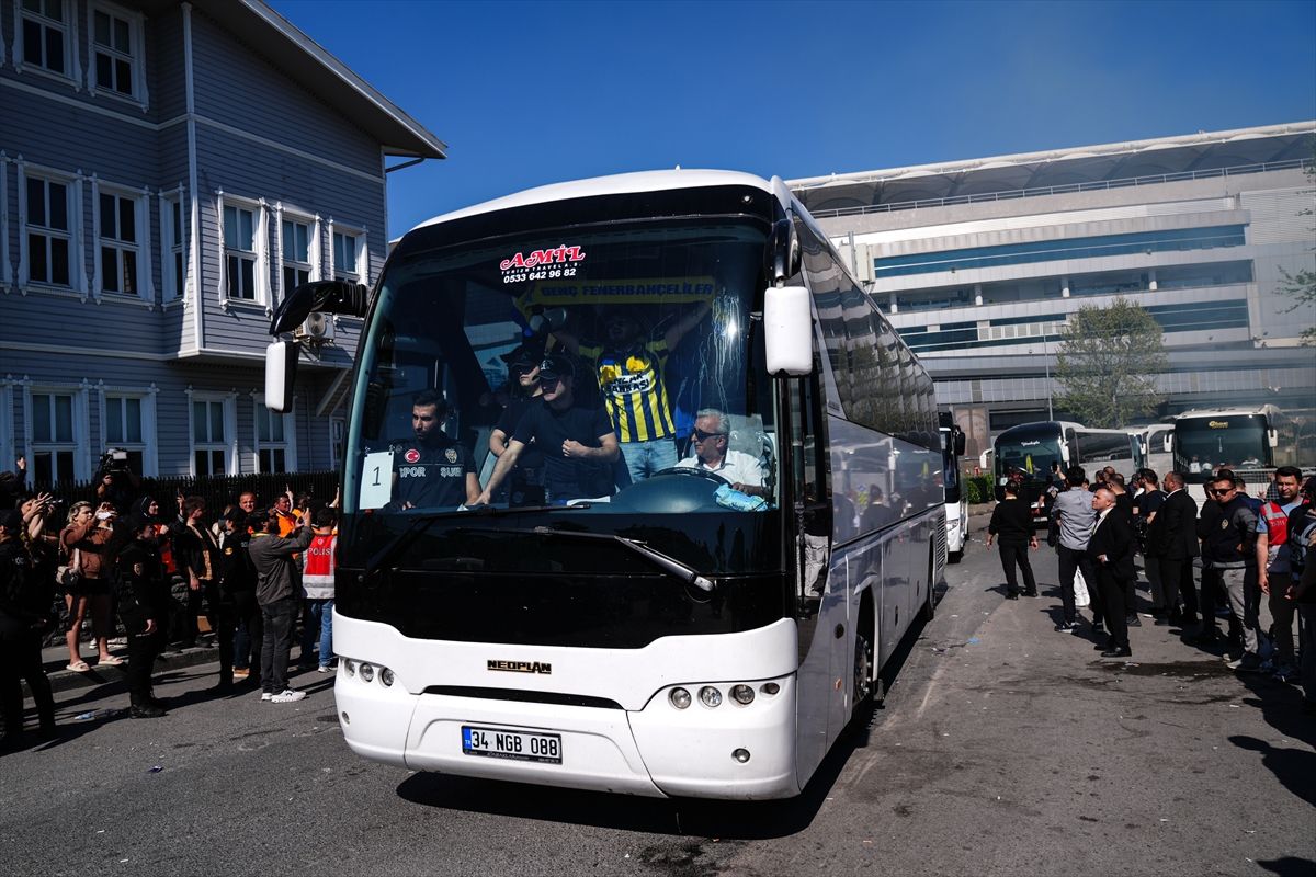 Fenerbahçe Taraftarları Maç İçin RAMS Park\'a Hareket Etti