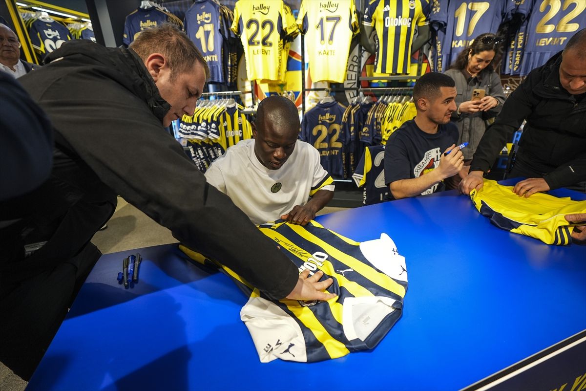 Fenerbahçe İmza Günü: Kante ve Levent Taraftarlarla Buluştu