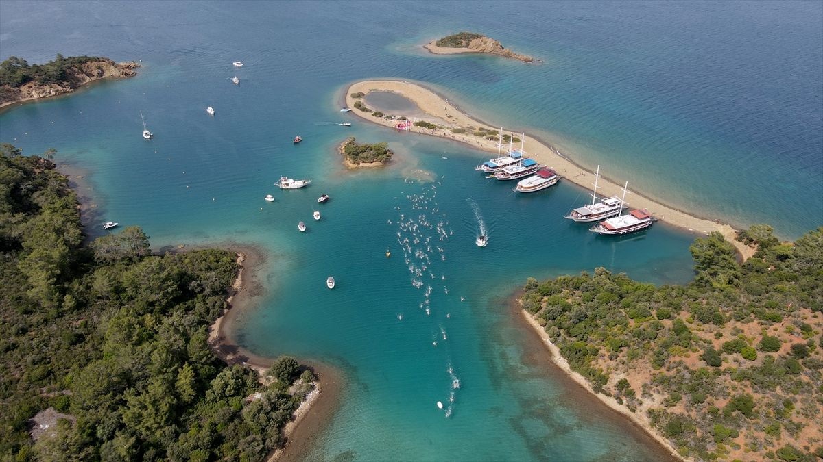 Uluslararası Göcek Yüzme Yarışması Başladı