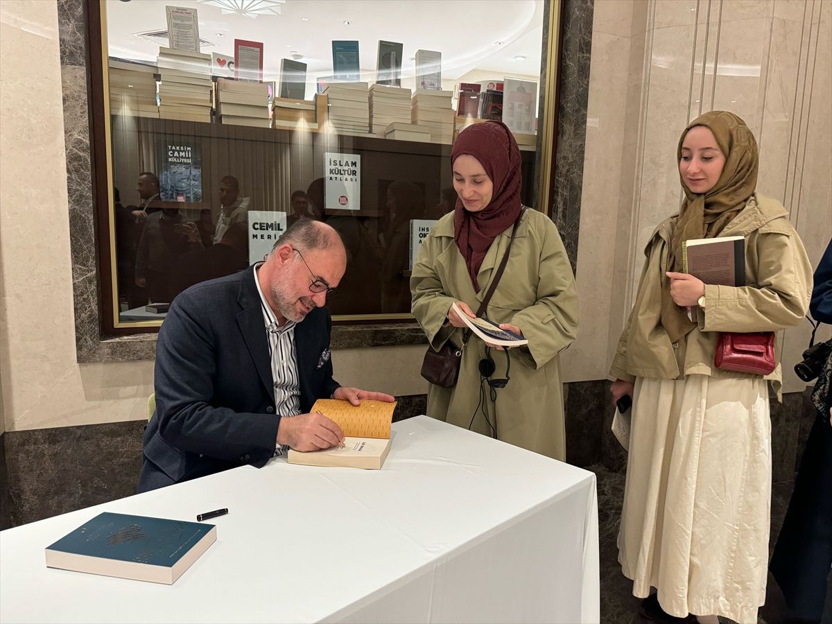 Khanfar İstanbul\'da \'Risalet ve Strateji\' Konferansı Düzenledi