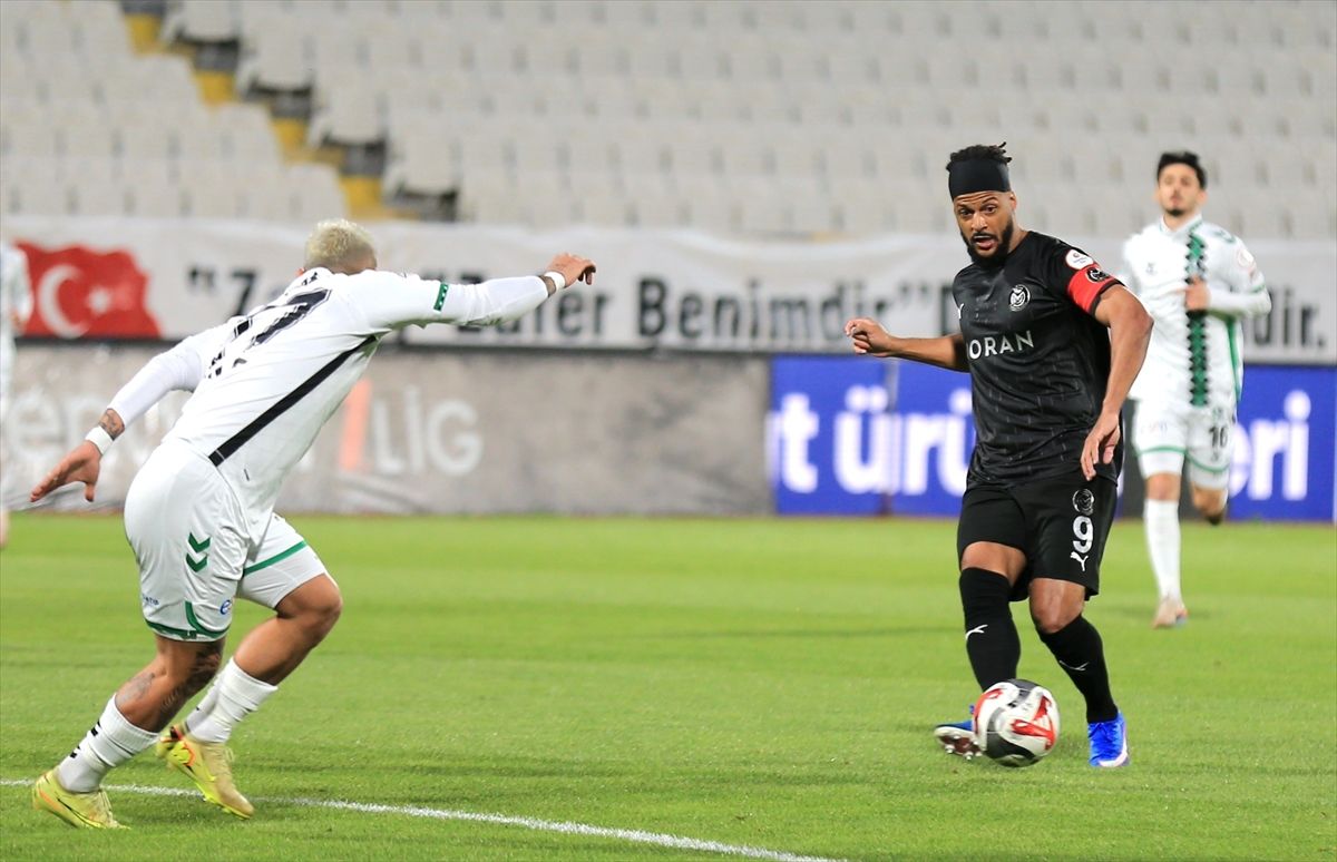 Manisa FK, Sakaryaspor\'u 5-0 Yendi