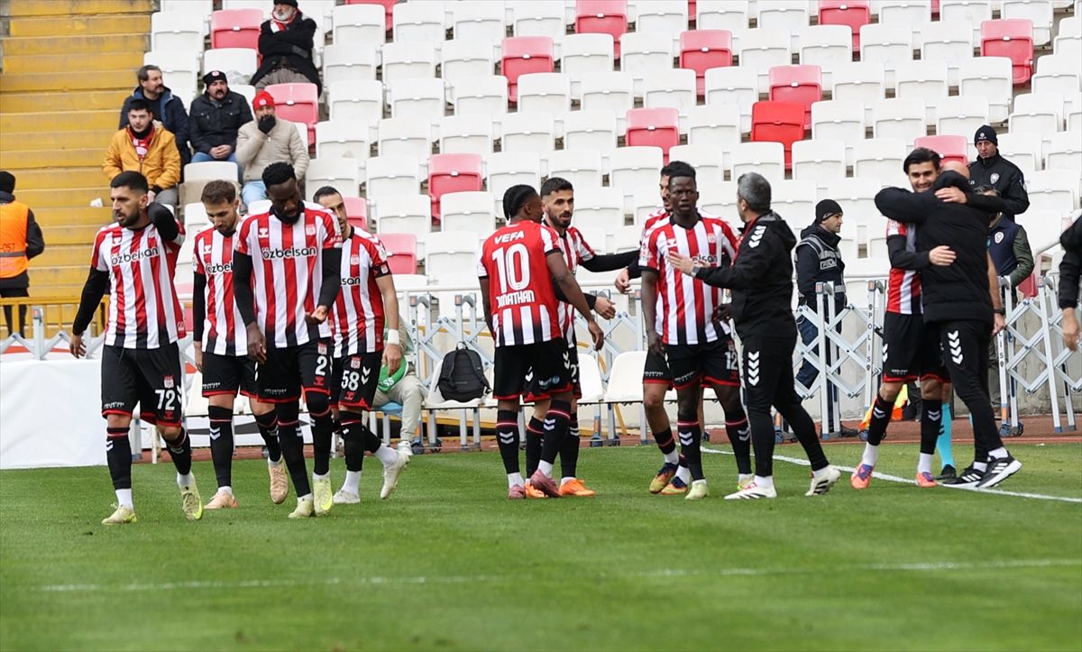 İstanbulspor, Sivasspor\'u 3-1 Yendi