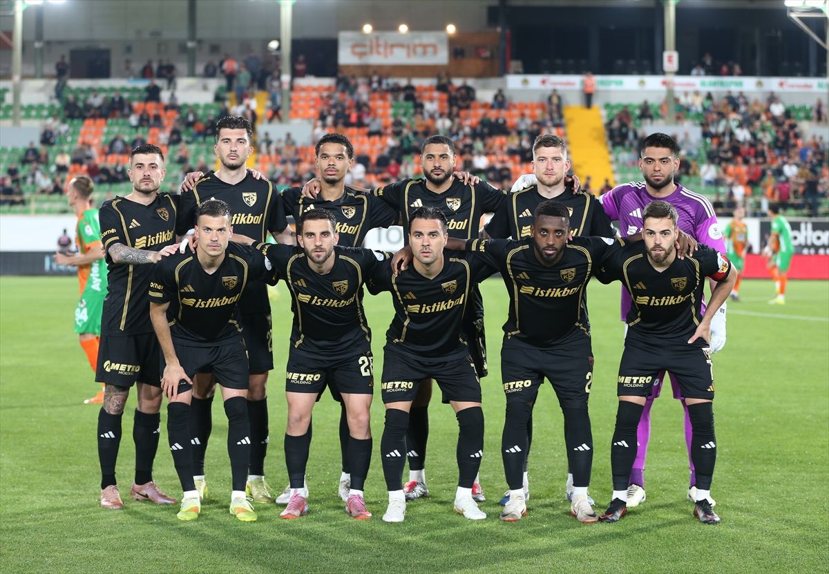 Alanyaspor İlk Yarıyı Önde Tamamladı