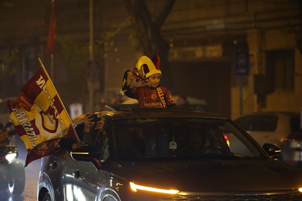 Galatasaray Şampiyonluğunu Coşkuyla Kutladı