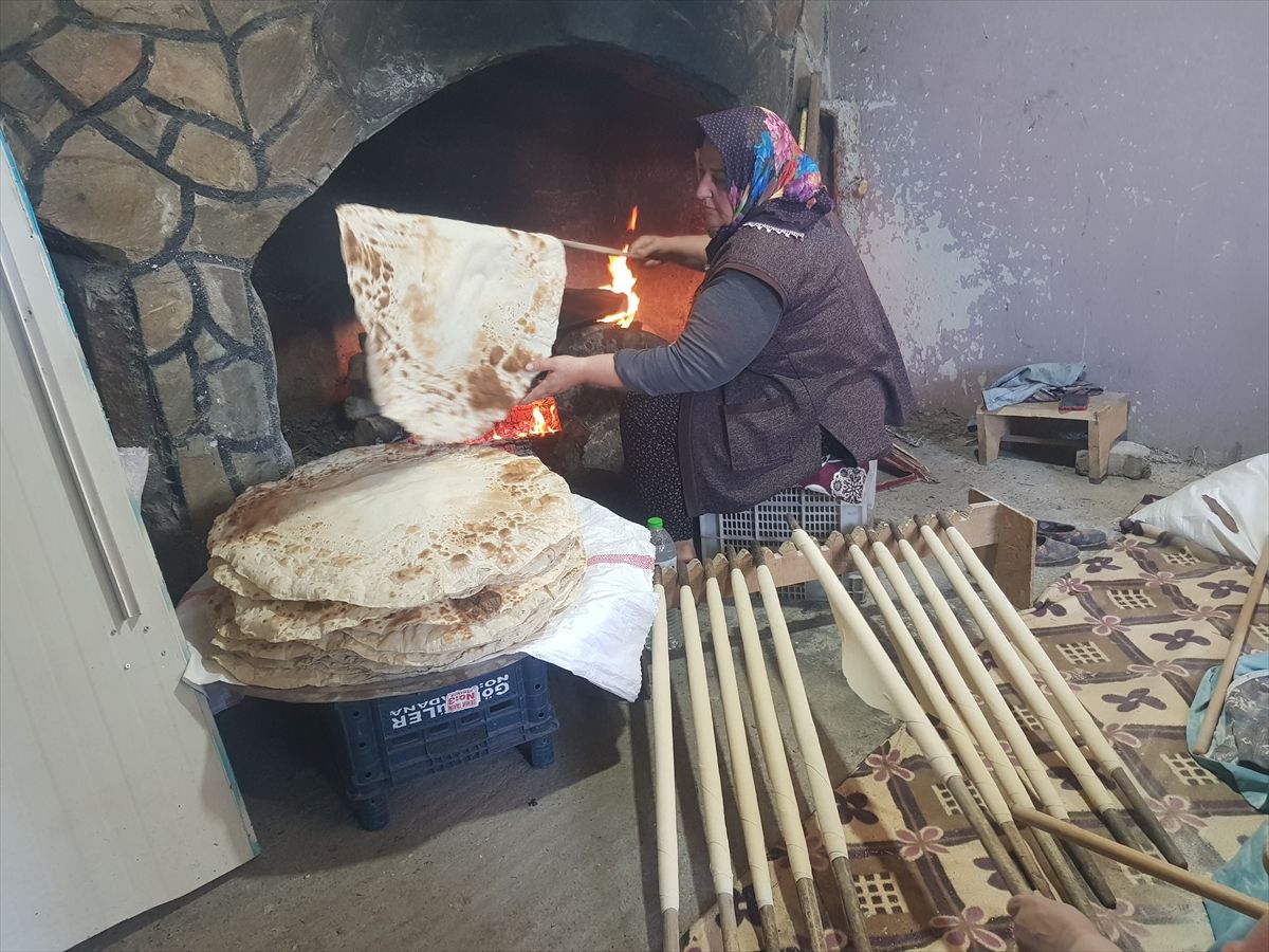 İslahiye\'de Kadınlar Ekmek Üretiyor