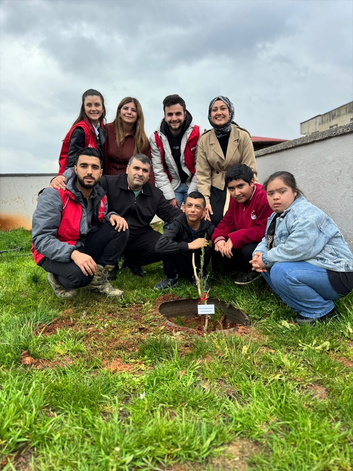 İslahiye\'de Özel Eğitim Öğrencilerinden Fidan Dikimi