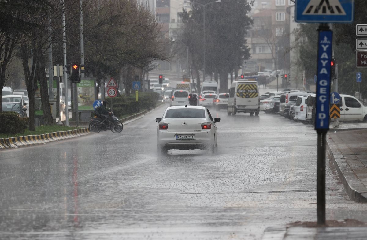 Gaziantep ve Şanlıurfa\'da Sağanak Yağış