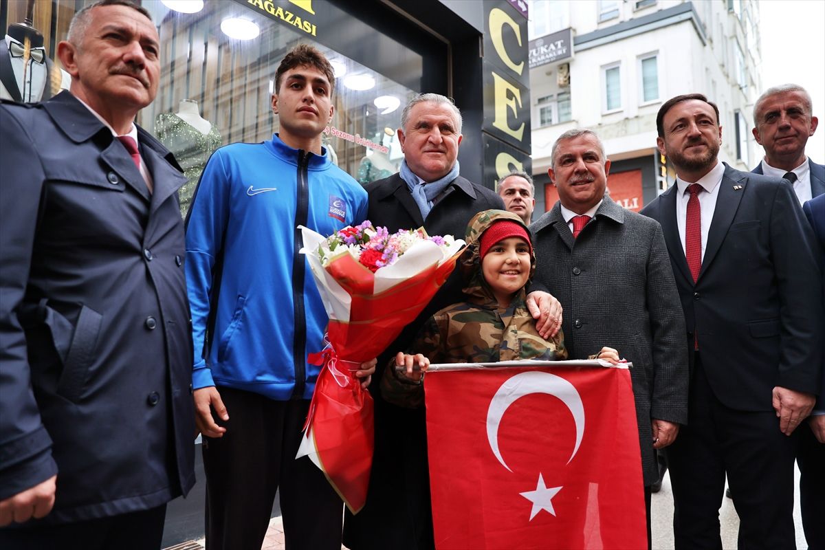 Bakan Bak Sinop\'ta Ziyaretlerde Bulundu