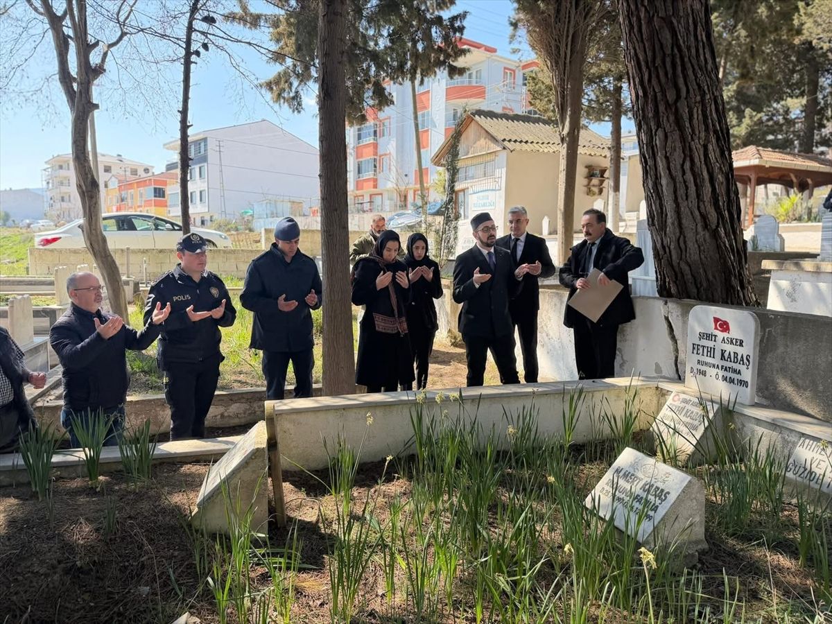 Gerze\'de şehit Fethi Kabaş kabri başında anıldı