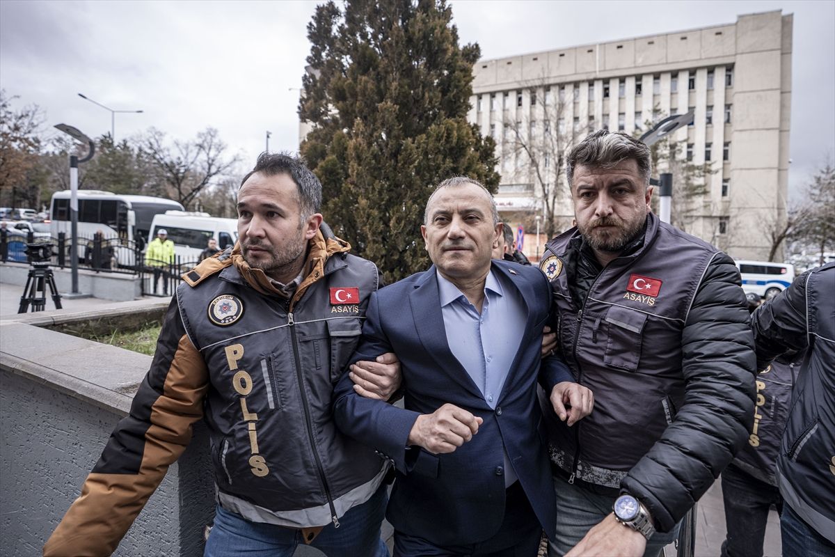 Tunceli\'nin Eski Valisi Tuncay Sonel Tutuklandı