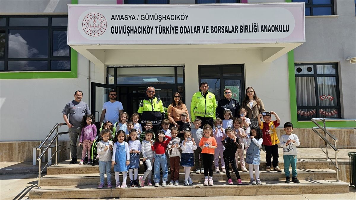Trafik Haftası\'nda Anaokulu Öğrencilerine Eğitim