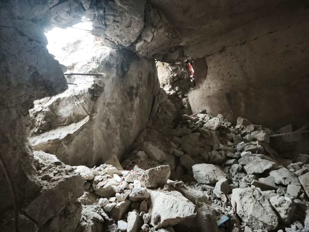 Gümüşhane\'de Heyelan: 3 Ev Boşaltıldı