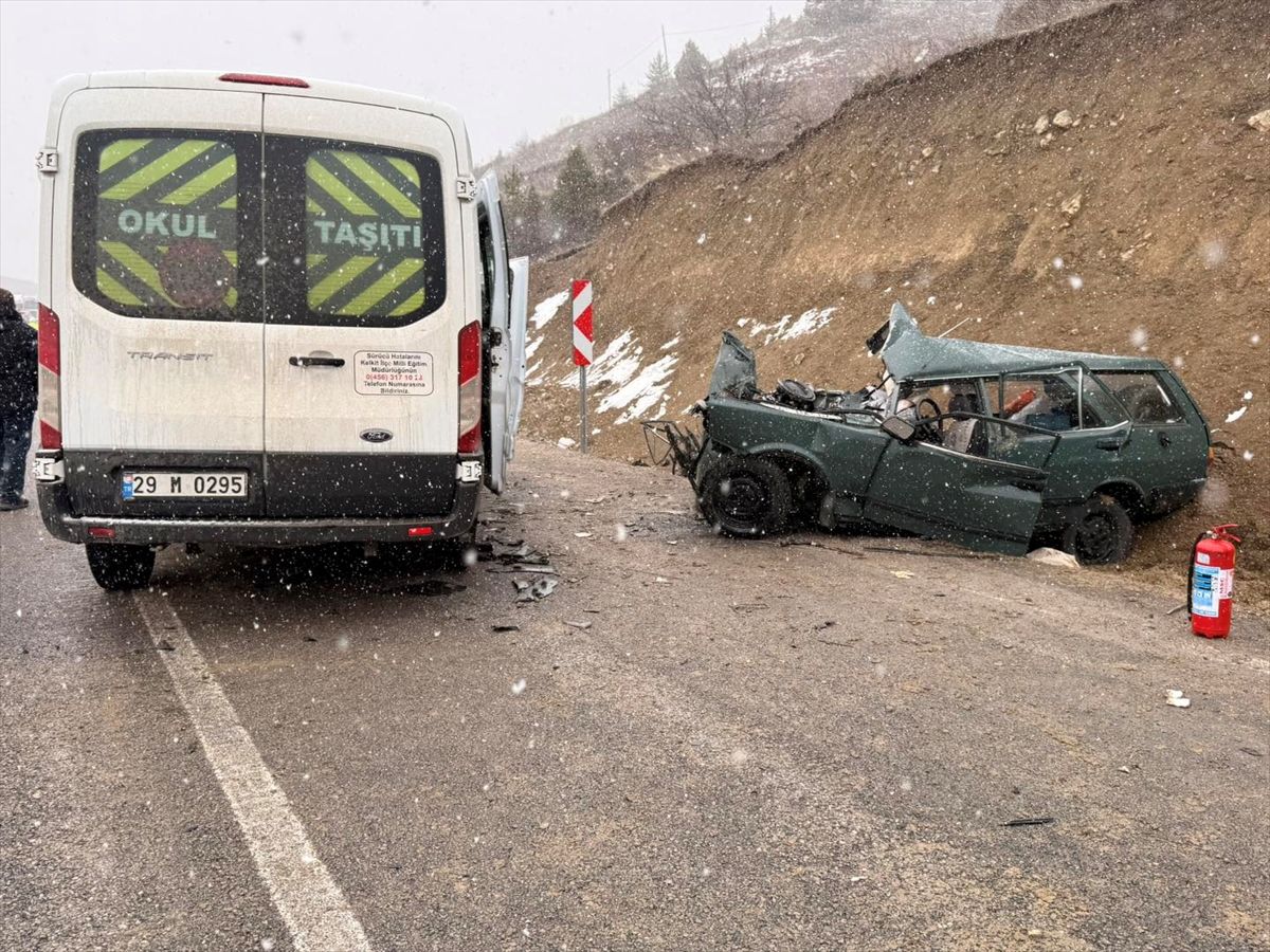 Gümüşhane\'de Trafik Kazası: 1 Ölü, 9 Yaralı