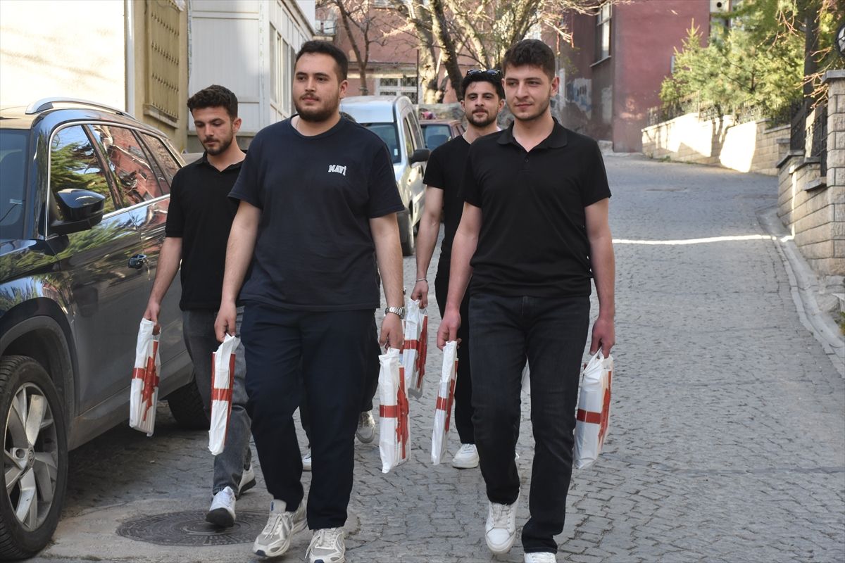 Üniversite Öğrencilerinden Kitap Desteği